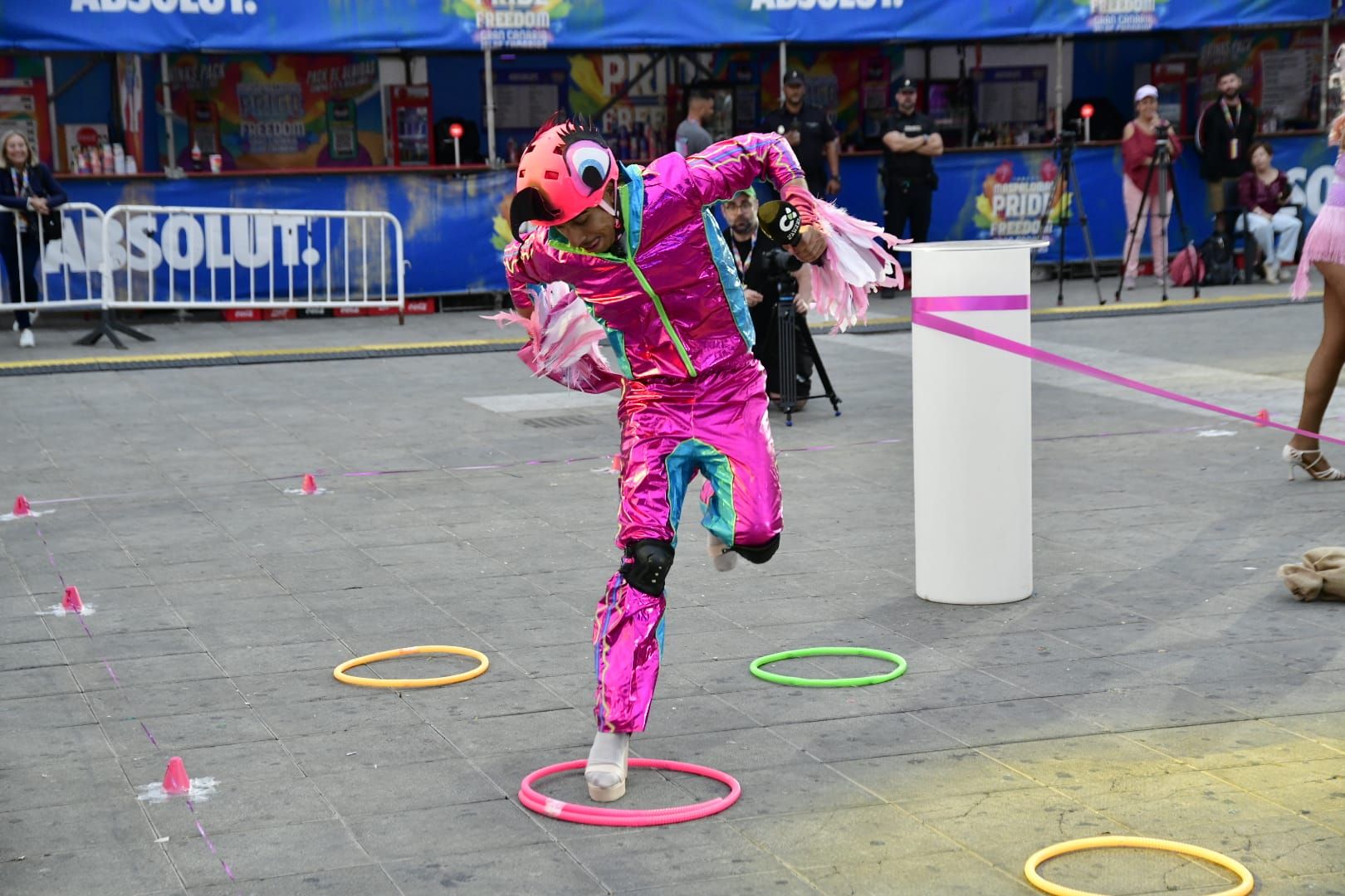 Con tacones y a la carrera por el Pride