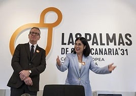 Tony R. Murphy, junto con Carolina Darias, alcaldesa de la capital grancanaria.