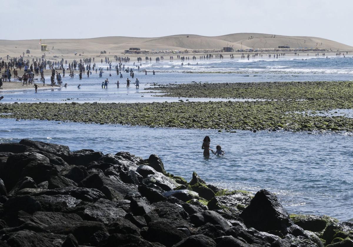 Muere una mujer tras sufrir un ahogamiento en la playa de Maspalomas