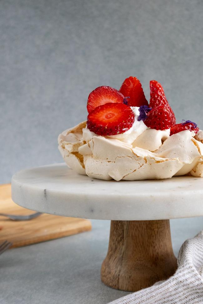 Receta fácil de Pavlova con fresas