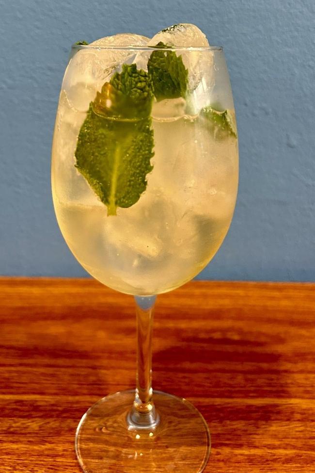 Rebujito en La Taberna del Rocío