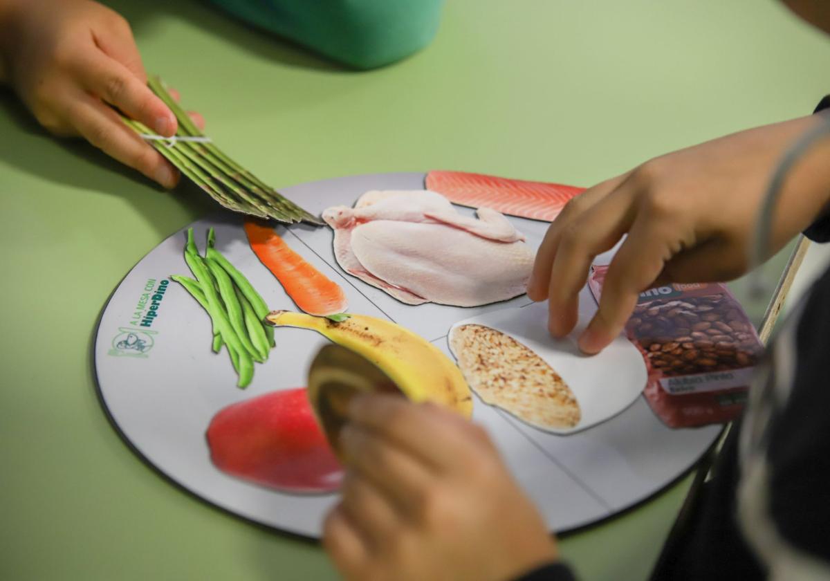 Los talleres 'A la mesa con HiperDino' aterrizan en Lanzarote para promover una alimentación saludable