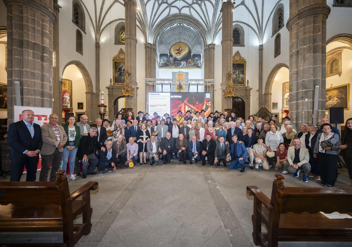 Los Ranchos de Ánimas cantan sus letanías en la Catedral de Canarias