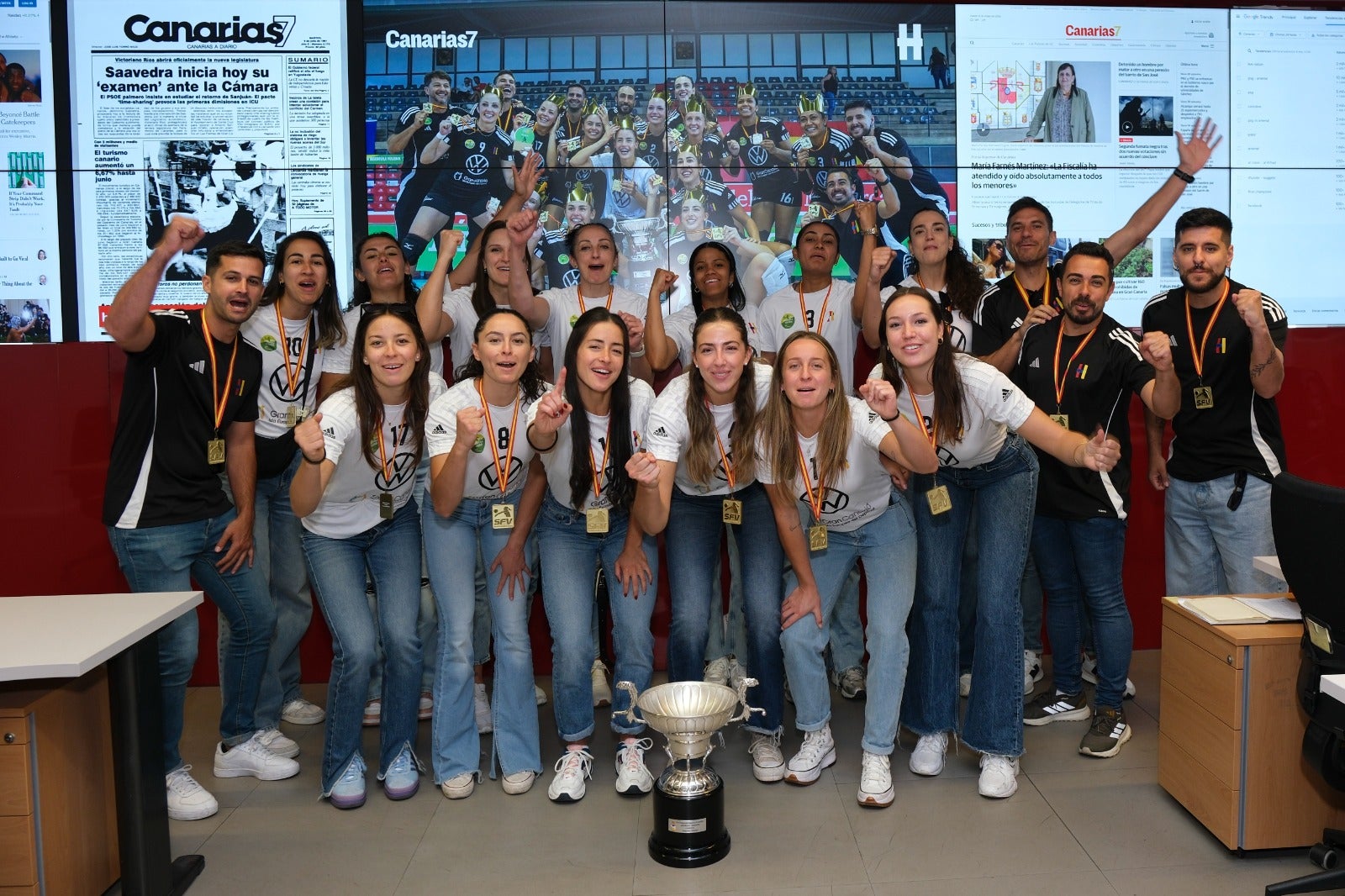 Las campeonas del Heidelberg Volkswagen visitan CANARIAS7