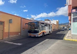 Foto de archivo de una guagua de Telbus.