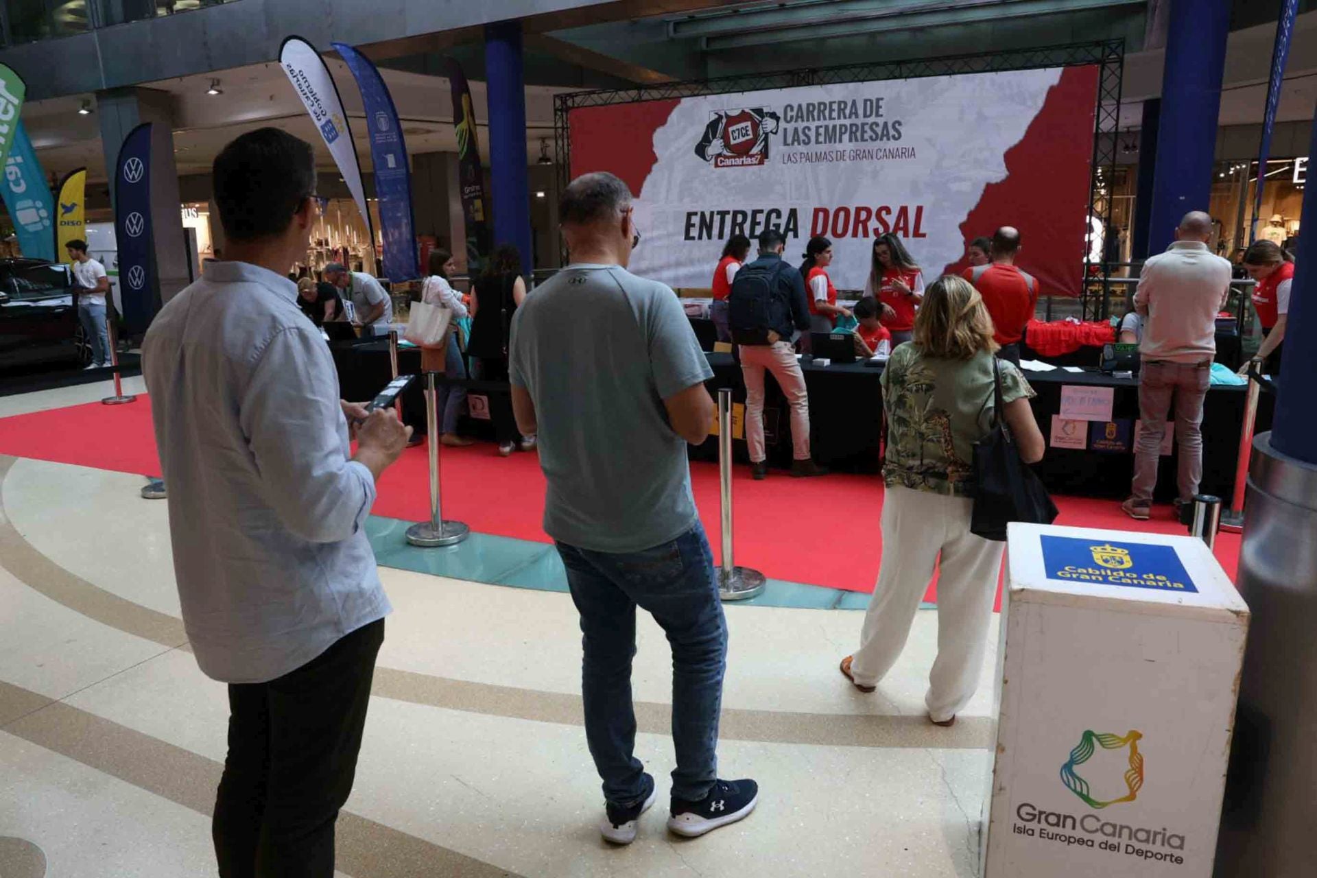 Máxima expectación en la recogida de dorsales de la CANARIAS7 Carrera de las Empresas