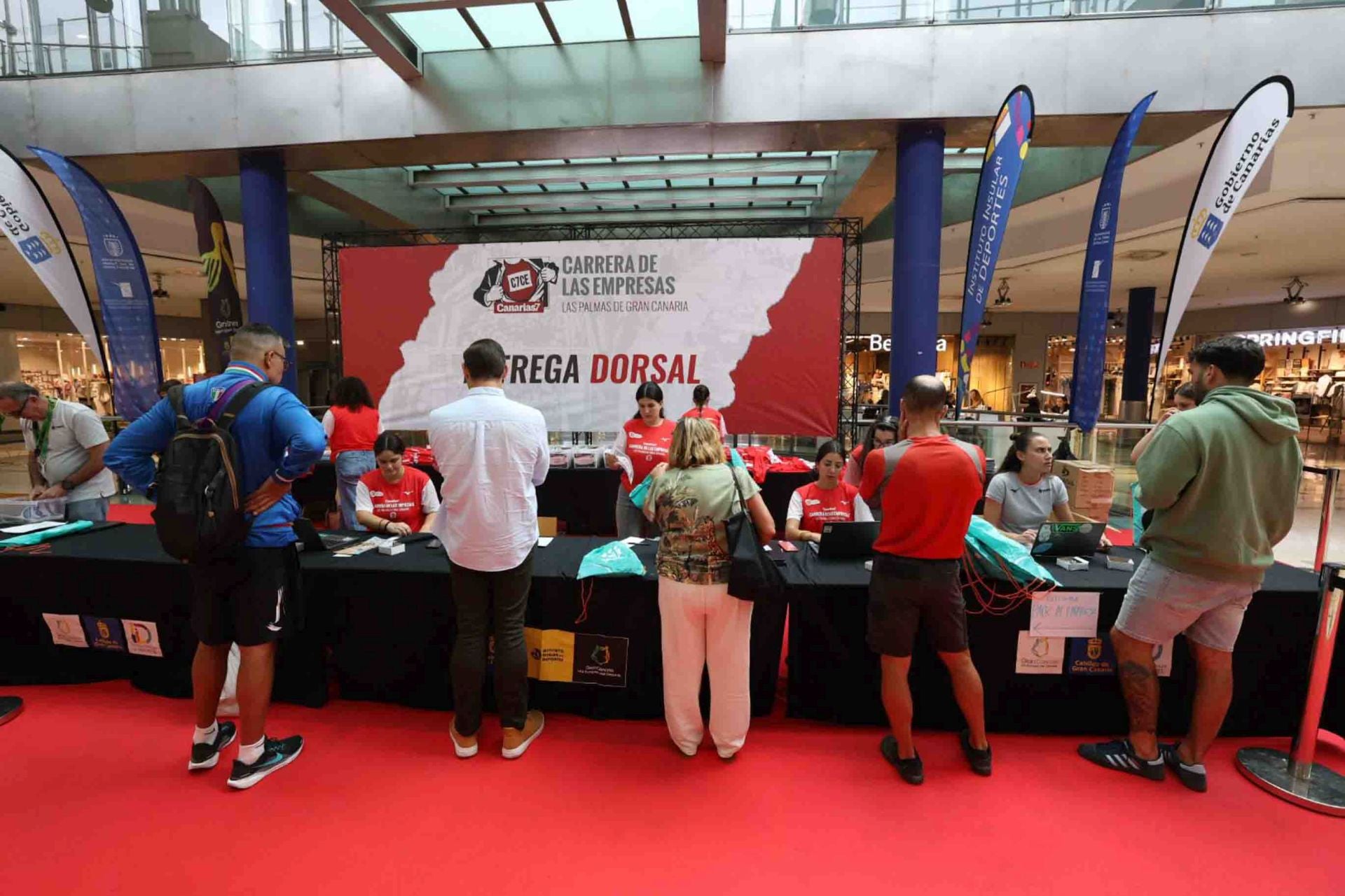 Máxima expectación en la recogida de dorsales de la CANARIAS7 Carrera de las Empresas