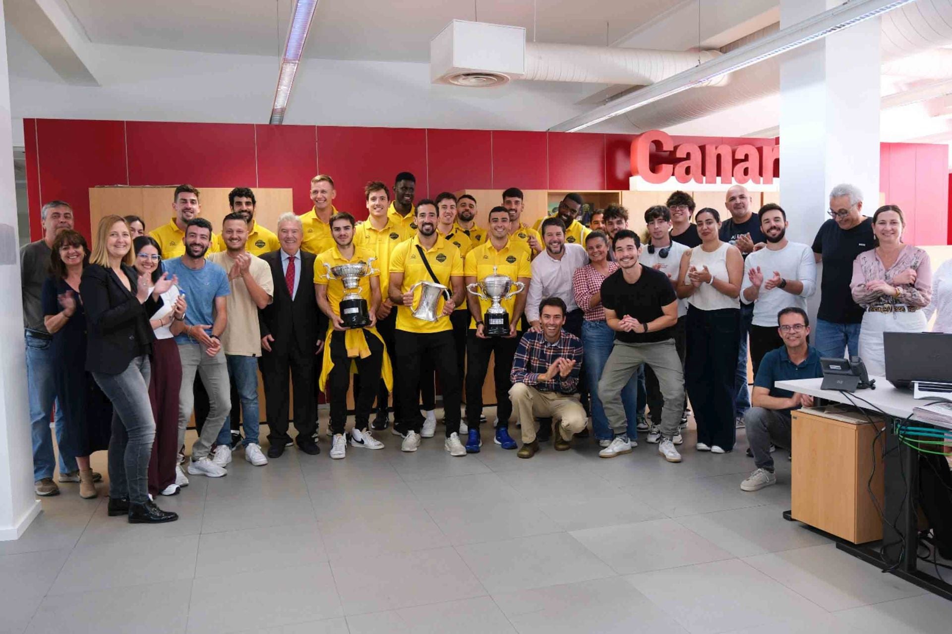 La visita del CV Guaguas a CANARIAS7, en imágenes