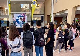 Acto de presentación del programa Juvemcan Viajes 2025 en el IES Agáldar.