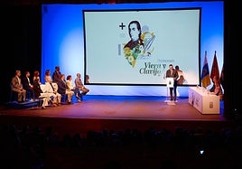 Poli Suárez durante su intervención en la entrega de premios Viera y Clavijo.