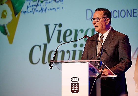 Poli Suárez durante su intervención en el acto de entrega de los premios Viera y Clavijo.
