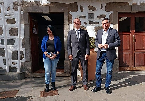 Fabiola Calderín, Augusto Hidalgo y Francisco Atta, este jueves en Valsequillo.