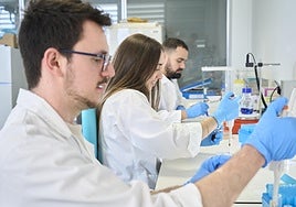 El equipo impulsor de Oscillum Luis Chimeno (i), Pilar Granado (c) y Pablo Sosa (d).