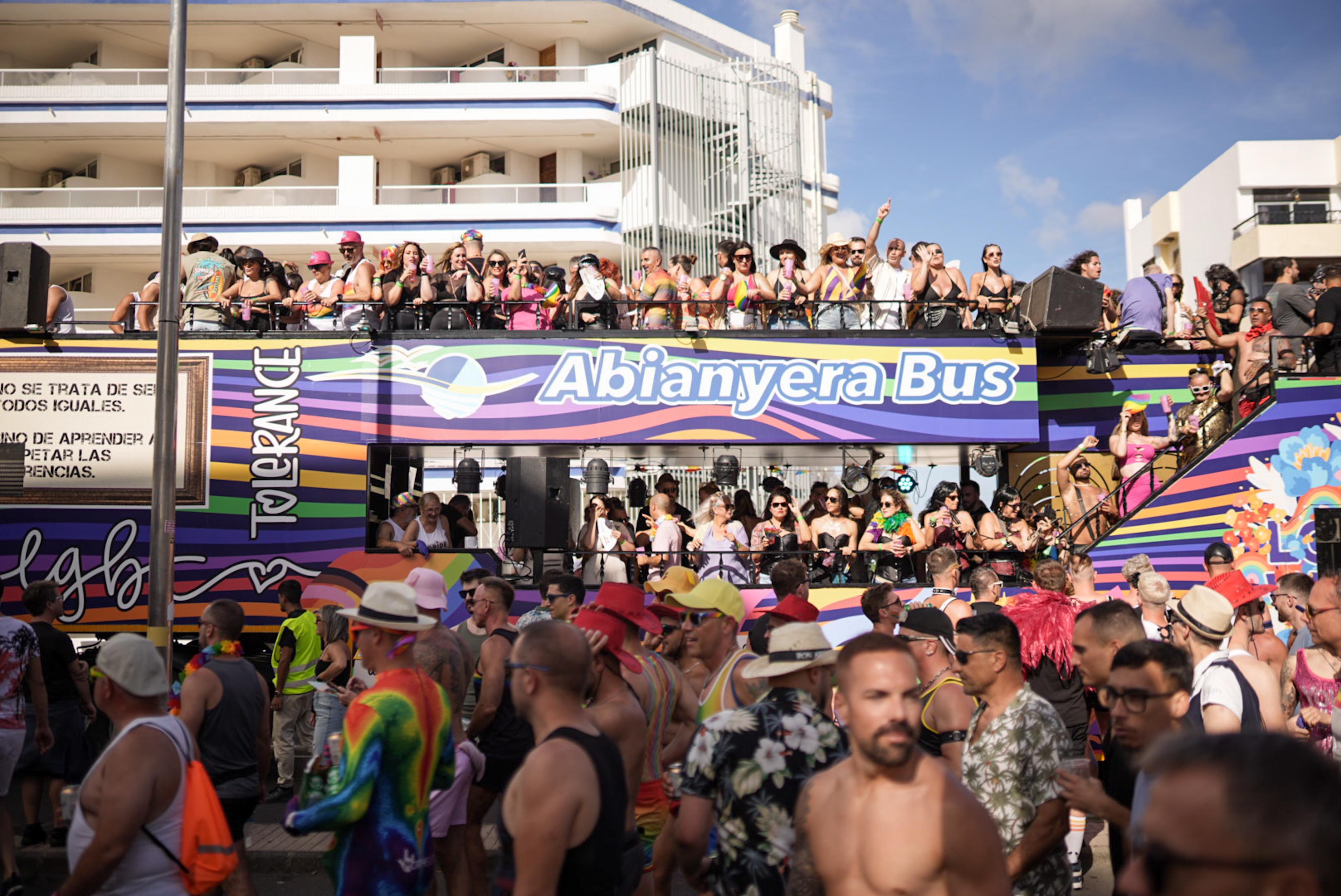 Maspalomas vibra con la energía del Gay Pride