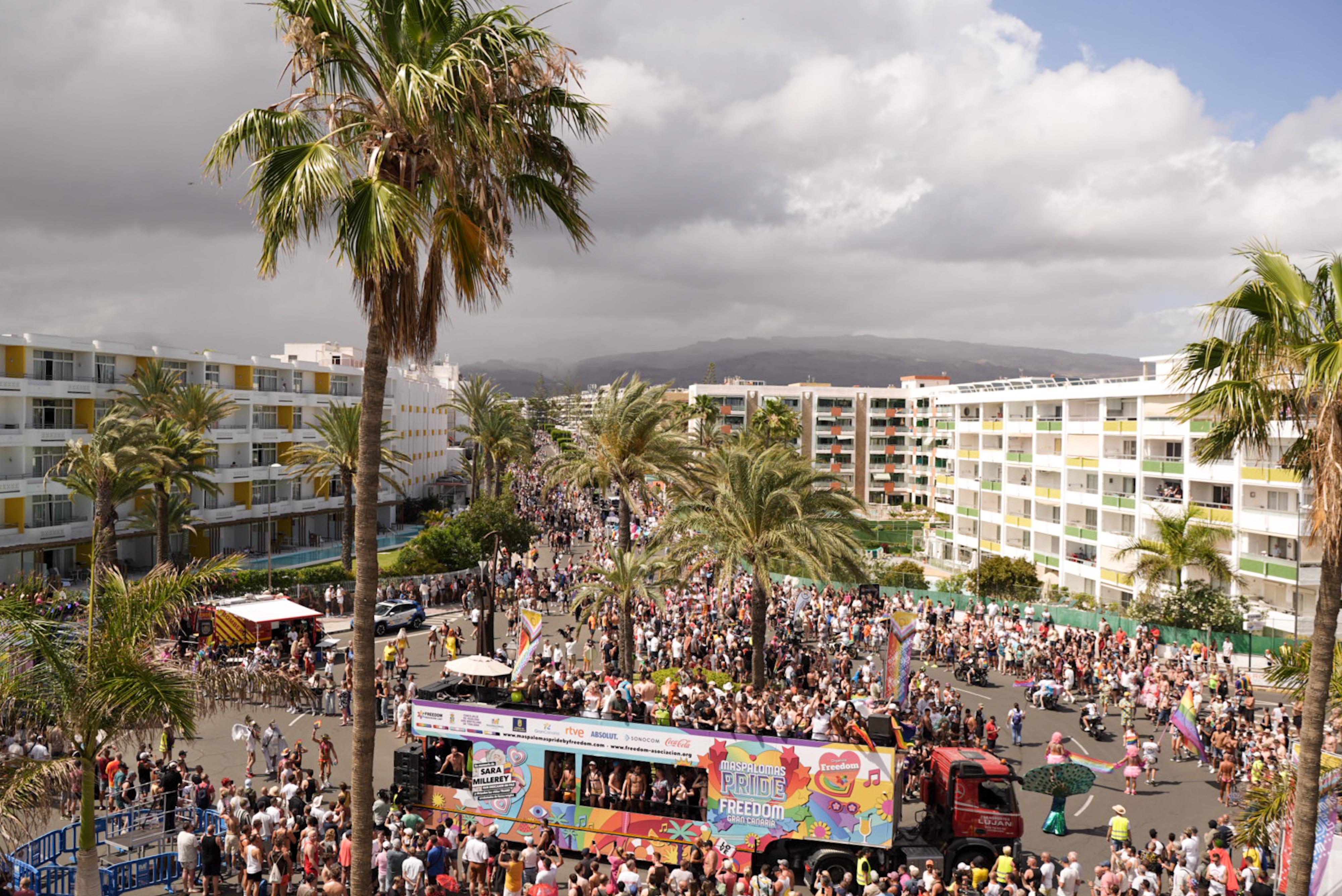 Maspalomas vibra con la energía del Gay Pride