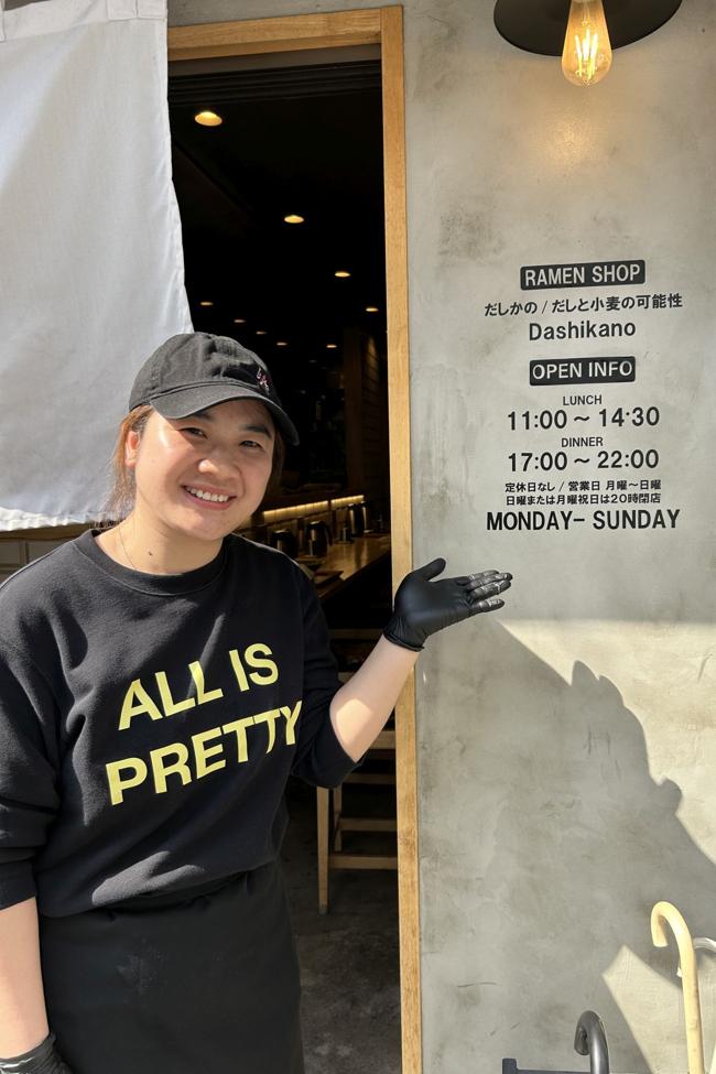 La simpática cocinera del ramen shop