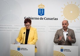 Candelaria Delgado y Alfonso Cabello informan en rueda de prensa de los acuerdos adoptados tras el Consejo de Gobierno.