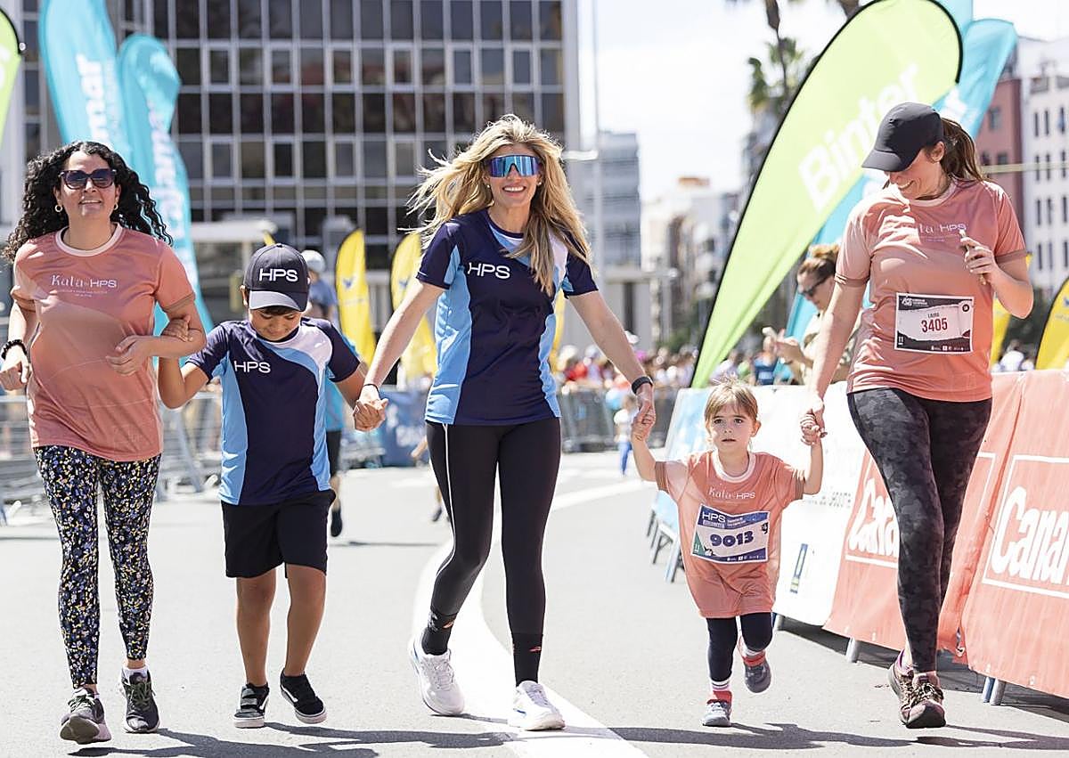 Imagen secundaria 1 - Más de 60 personas profesionales de HPS lo dieron todo en la Carrera de las Empresas