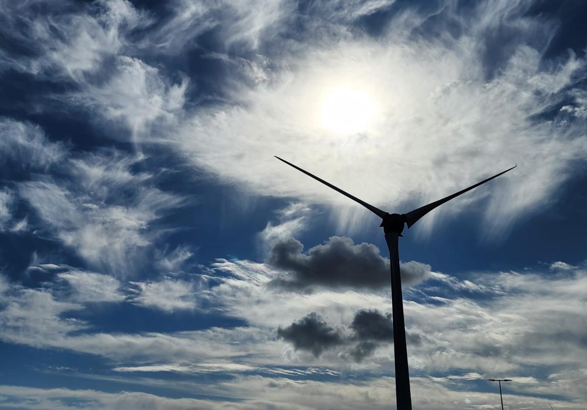 Las temperaturas se suavizan este martes con lloviznas en las islas