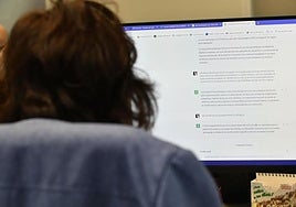 Foto de archivo de una consulta al chat GPT.