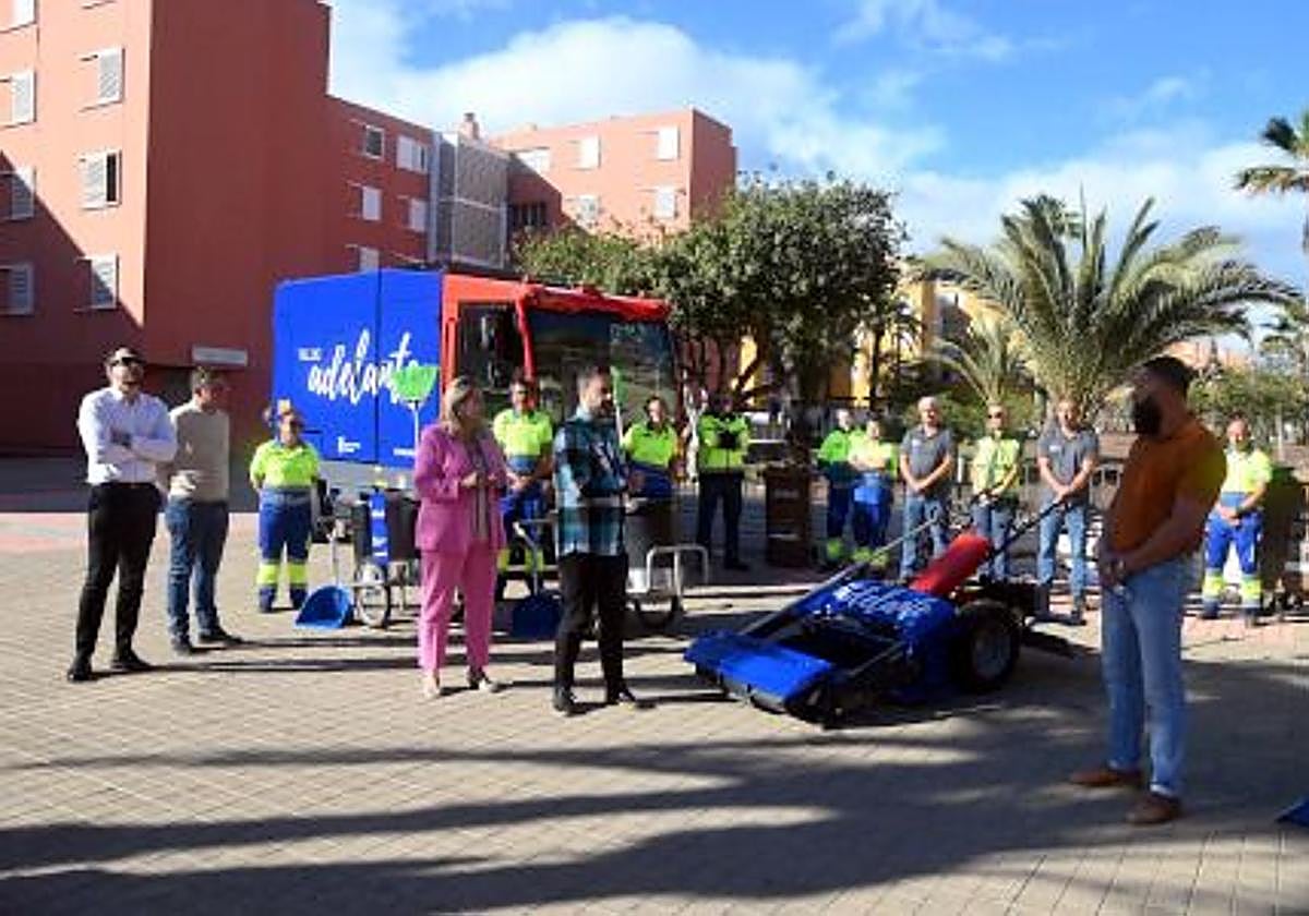 Foto de archivo de la presentación de nueva maquinaria para el servicio de limpieza viaria.