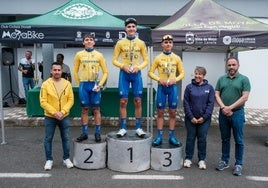 Daniel Lado (1º), Matías Peñate (2º) y David Bolaños (3º) en una foto histórica para el Gran Canaria Bike Team.