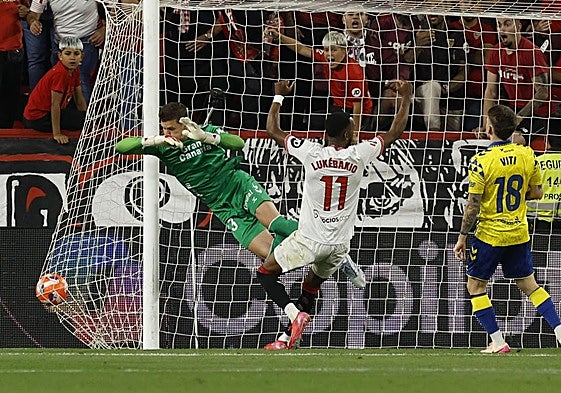 Horkas no pudo detener el cabezazo de García Pascual.