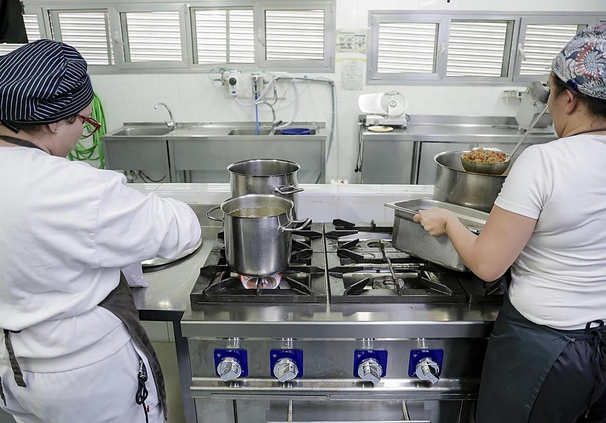 Interior de la cocina del CADI de El Tablero.