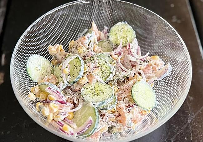 Cena de ensalada de pepino