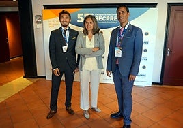 De izquierda a derecha, Jaime Ospina, Isabel de Benito y Joan Fontdevila en el 57 Congreso Nacional de Secpre.