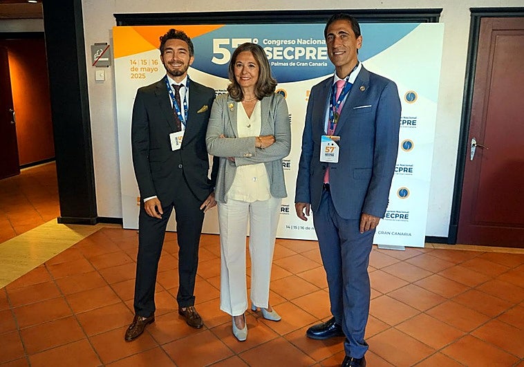 De izquierda a derecha, Jaime Ospina, Isabel de Benito y Joan Fontdevila en el 57 Congreso Nacional de Secpre.