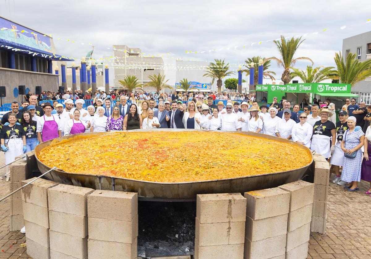 El Tablero 'guisa' para el último fin de semana festivo su gran paella para 5.000 personas