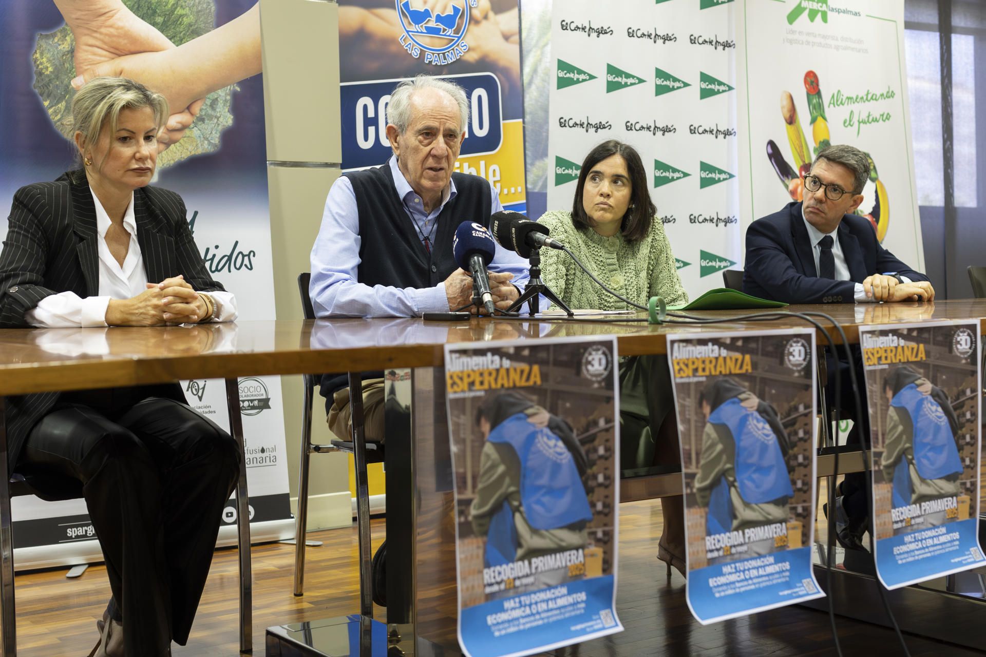 Pedro Llorca (2i) junto a los representantes de Spar Gran Canaria, Hiperdino y El Corte Inglés.