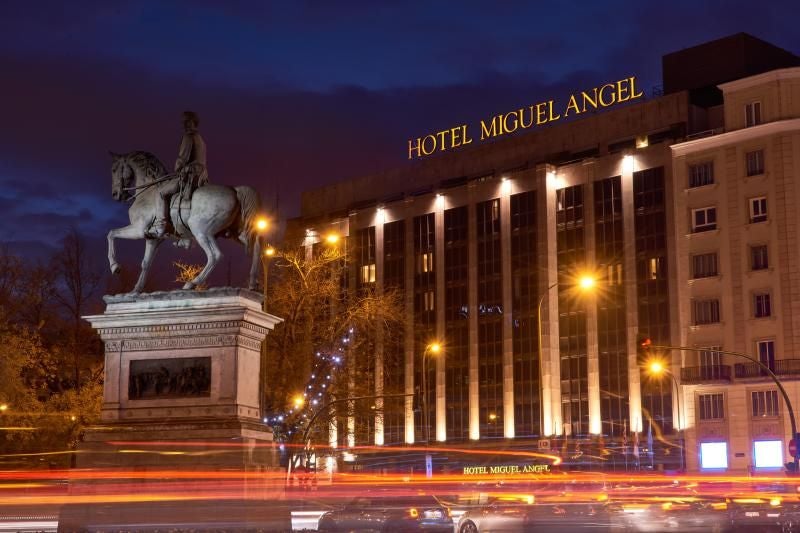 Imagen del exterior del emblemático hotel Miguel Ángel de Madrid.