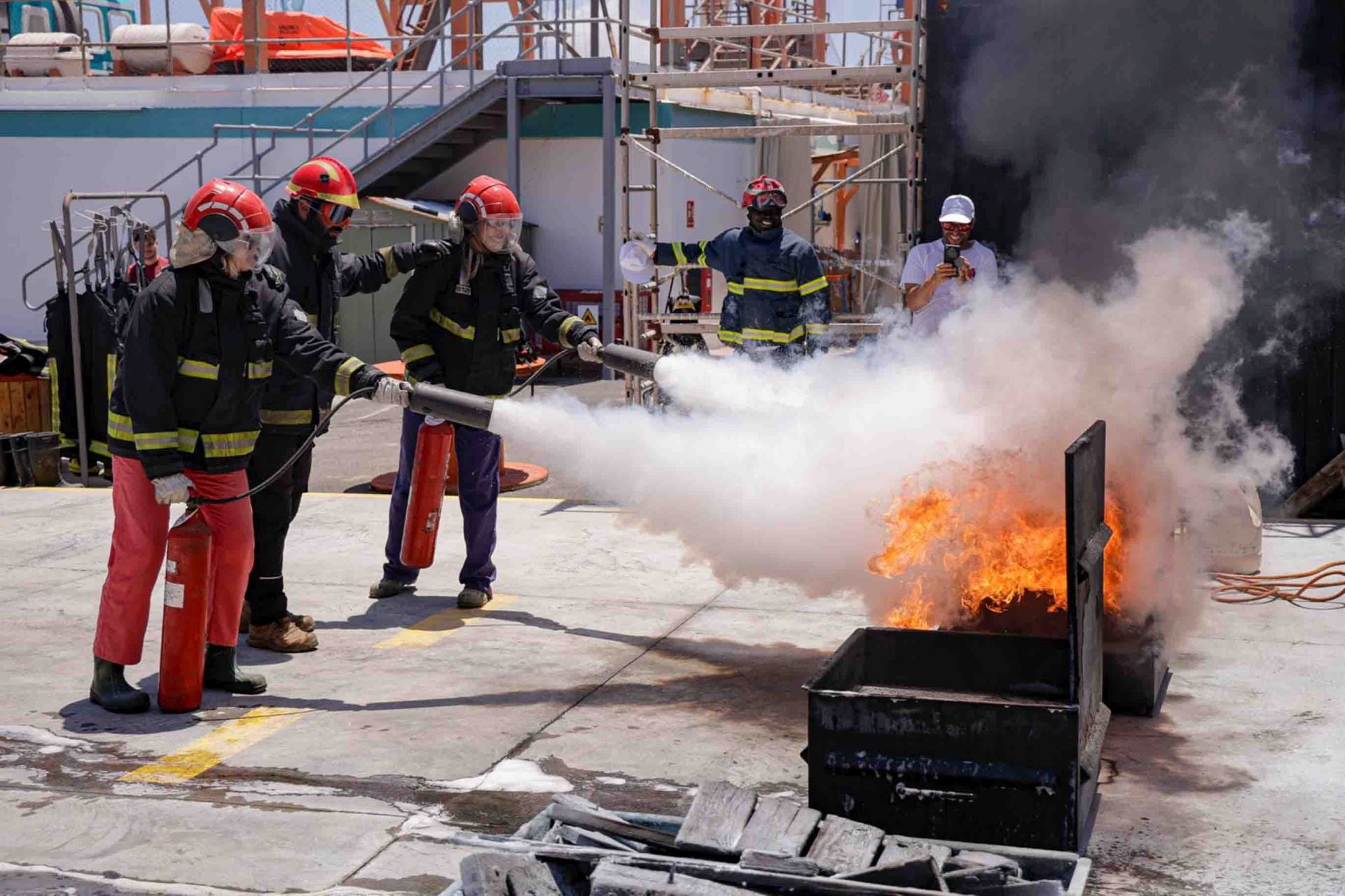 Así son los simulacros de emergencia en el ámbito marítimo