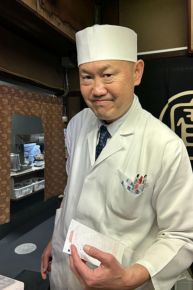 Propietario del restaurante Honke-Owariya. 17º generación