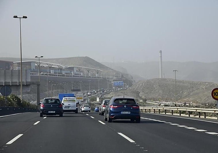 Calzada de la GC-1 en sentido Norte a la altura del Centro Comercial Las Terrazas.