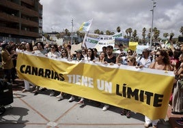 Imagen de archivo de la manifestación que tuvo lugar el 20 de abril del año pasado para exigir un cambio en el modelo económico de las islas.