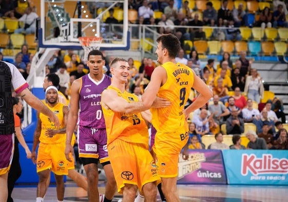Los jugadores del Dreamland Gran Canaria en el pasado partido frente al Hiopos Lleida.