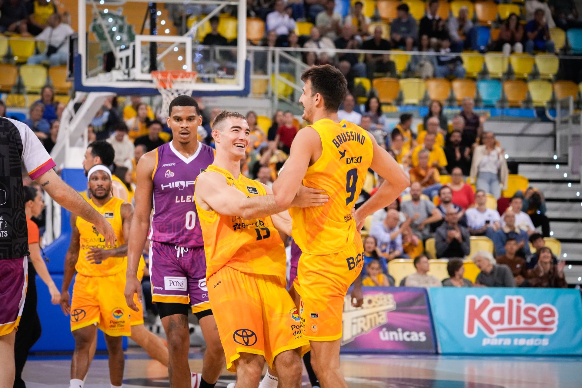 Los jugadores del Dreamland Gran Canaria en el pasado partido frente al Hiopos Lleida.