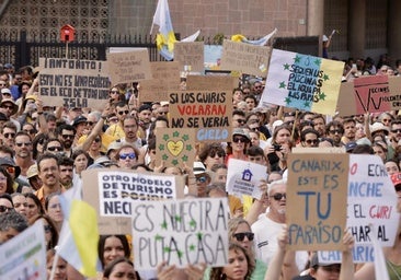 La población vuelve a las calles para gritar a los cuatro vientos que 'Canarias tiene un límite'