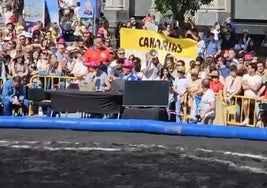 Un grupo de manifestante en plena celebración de la luchada en Callao, Madrid.