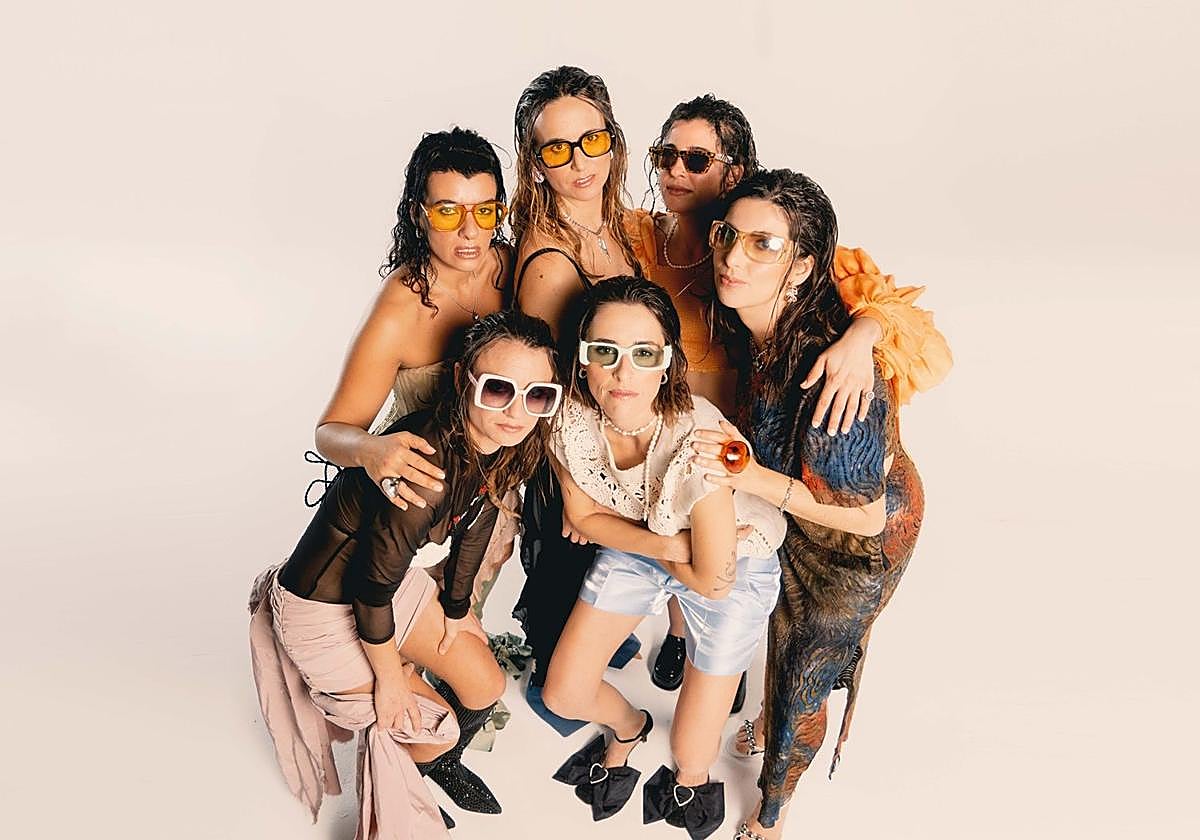 El sexteto Maruja Limón.