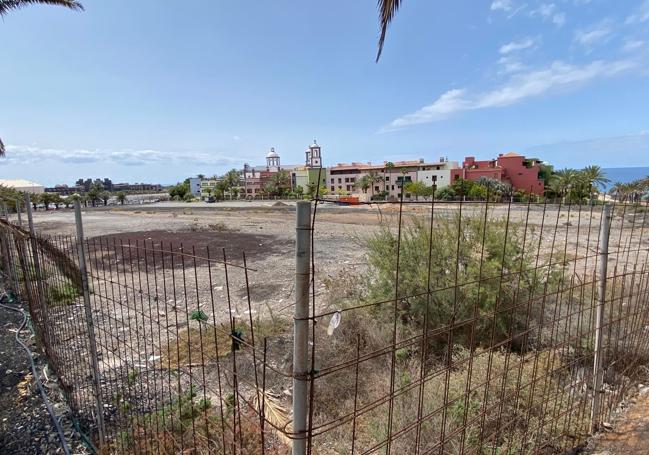 Vista de la parcela por donde podrá ampliarse el Hotel Villa del Conde.