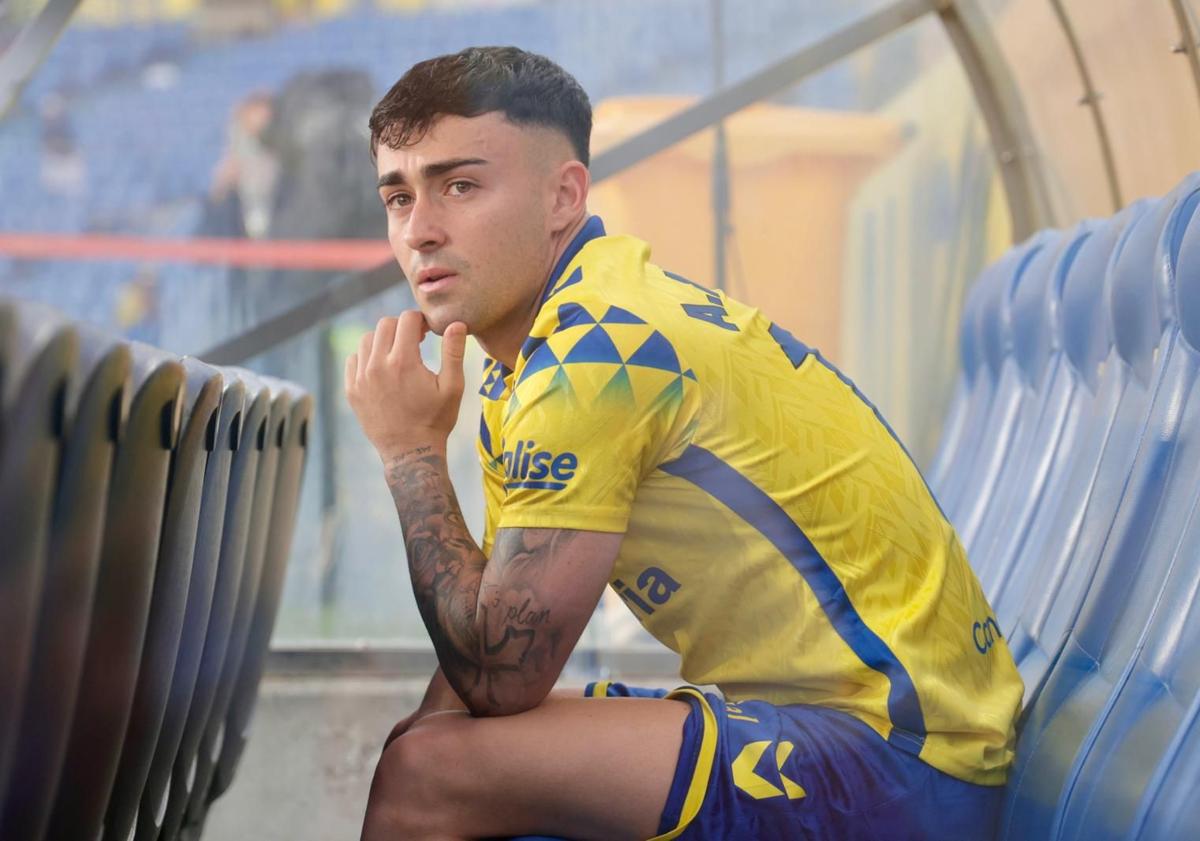 Imagen principal - Moleiro se hunde al acabar el partido: una desolación que huele a despedida