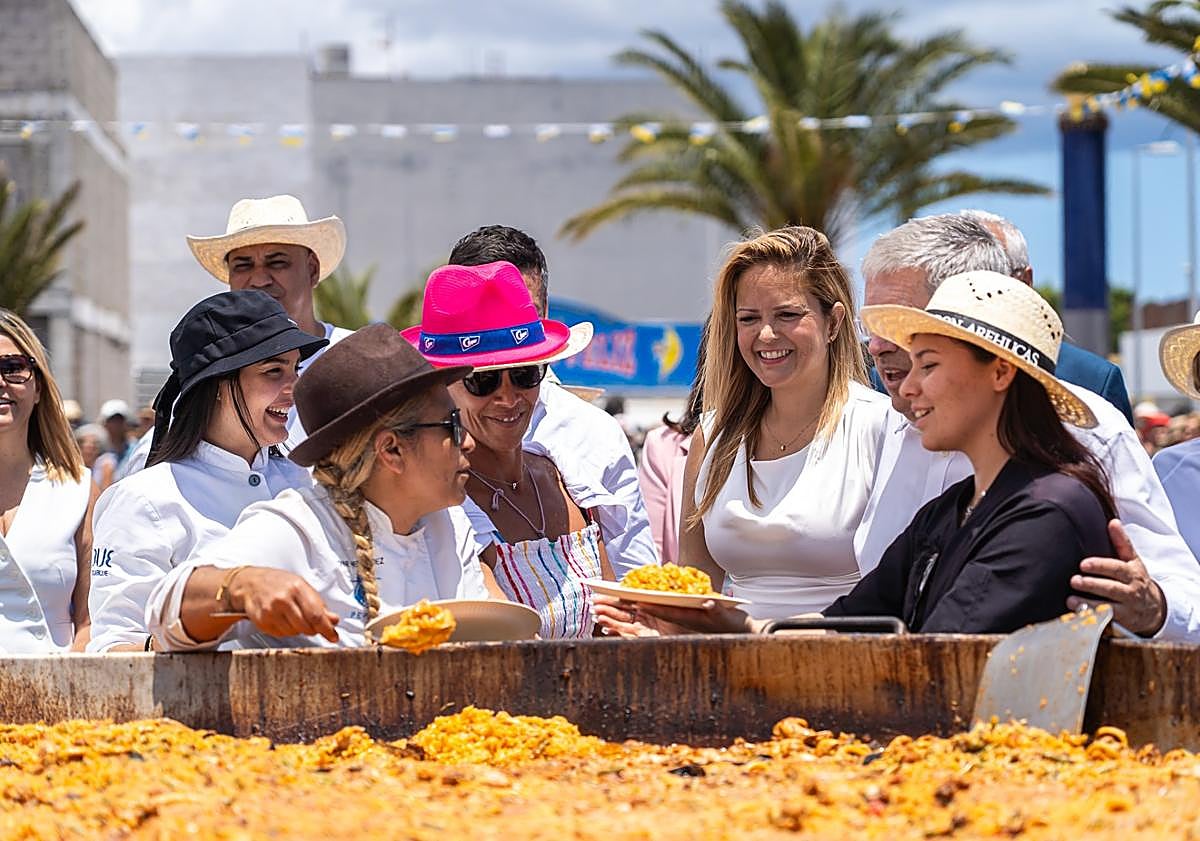 Imagen principal - Una paella gigante por las fiestas de El Tablero