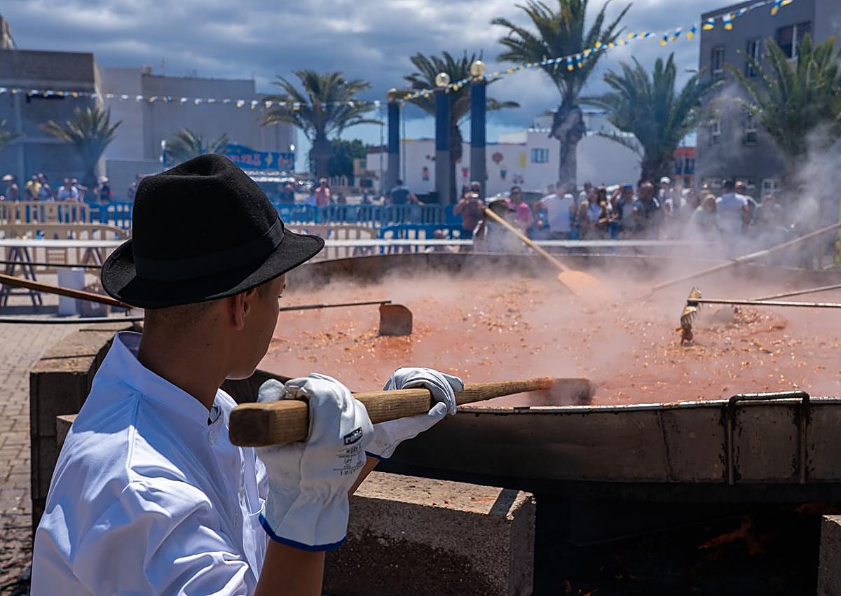 Imagen secundaria 1 - Una paella gigante por las fiestas de El Tablero