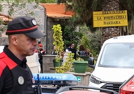 El magistrado Tomás Martín -con jersey negro- dirigió la entrada y registro.