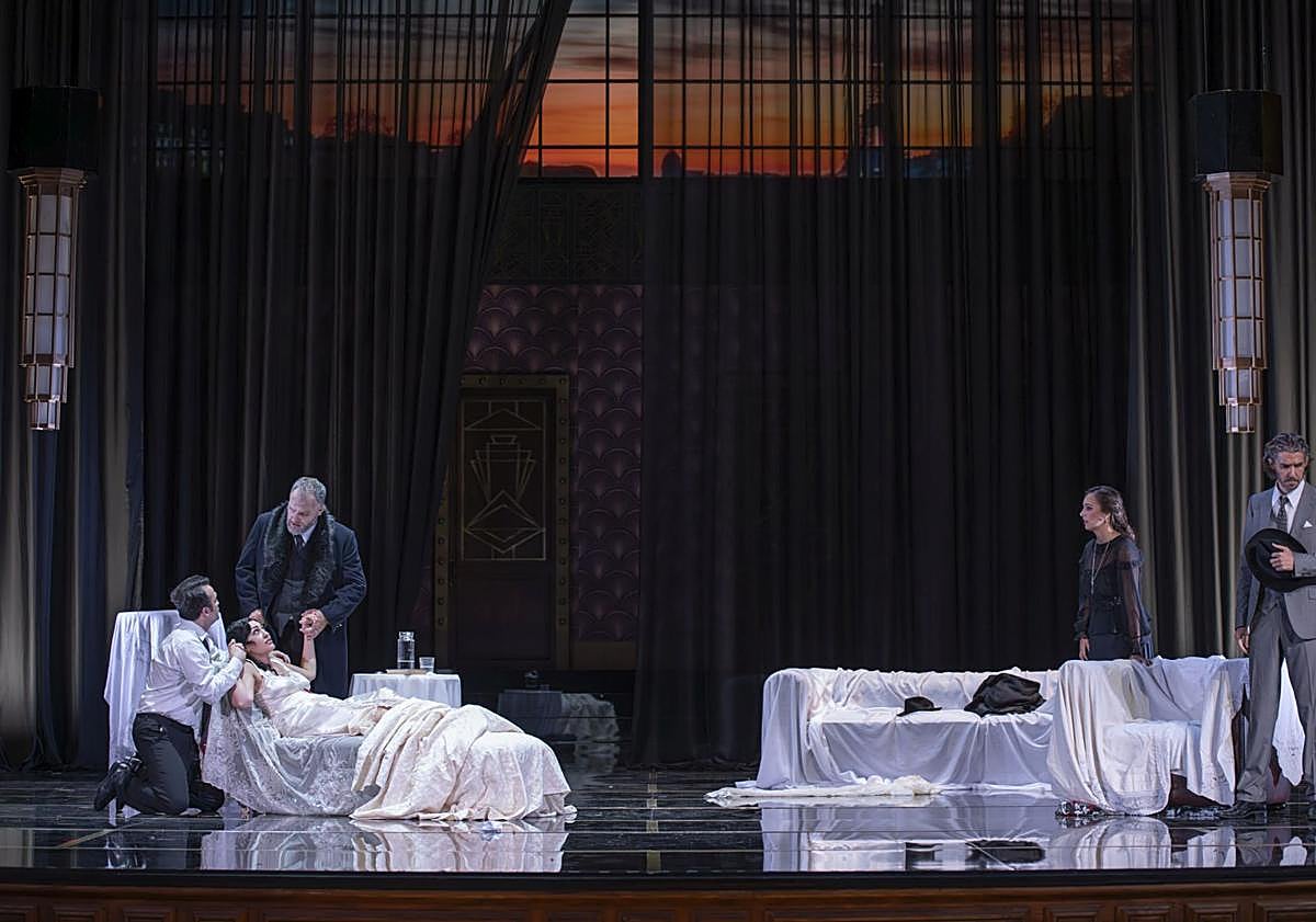 Imagen principal - Tres imágenes del ensayo general.