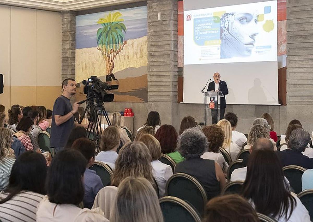 Imagen secundaria 1 - La enfermería se prepara para los cambios que lainteligencia artificial traerá al ámbito de la salud